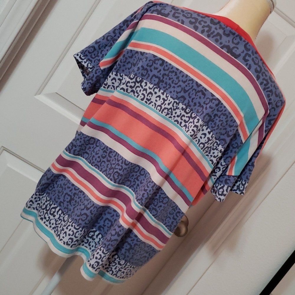 Vision Patterned Top - Picture 2 of 5